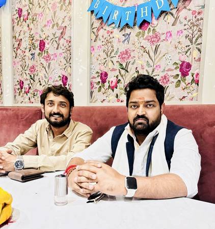 यश भारती पुरस्कार से सम्मानित अभिषेक यादव ‘अभि’ को फ़िल्म मेकर धीरू यादव ने जन्मदिन पर दी बधाई, लिम्का बुक रिकॉर्डधारी को सराहा