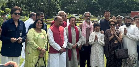 लोकप्रिय बॉलीवुड अभिनेता मुकेश त्यागी एवं बीजीपी प्रवक्ता विशिष्ट अतिथि औशिम खेत्रपाल ने ‘हनुमान अंश’ की टीम को सम्मानित किया